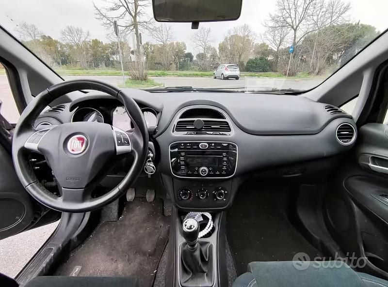 Usata Fiat Punto Lounge 69 CV (50 kW) 2017 Nero Utilitaria