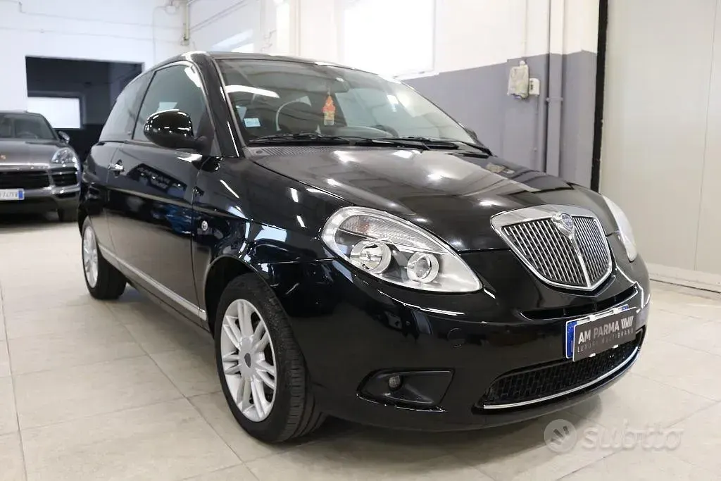 Usata Lancia Ypsilon 77 CV (56 kW) 2012 Nero Utilitaria