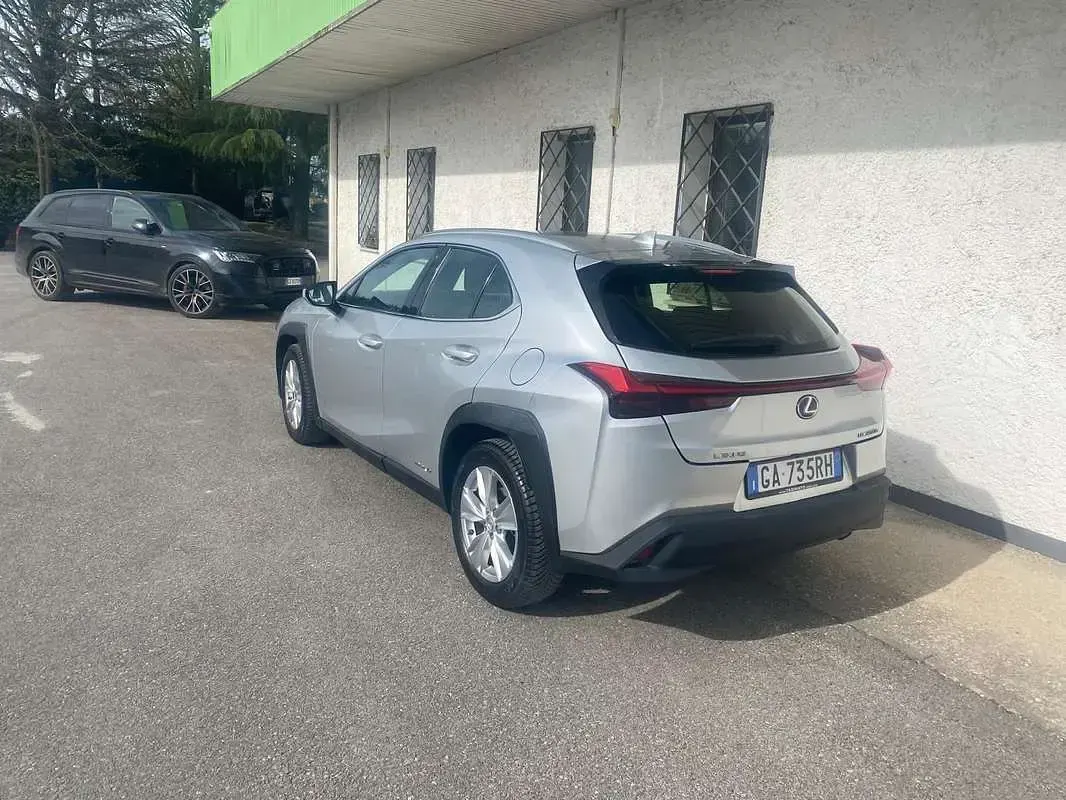 Usata Lexus UX 250h 184 CV (135 kW) 2020 Argento SUV
