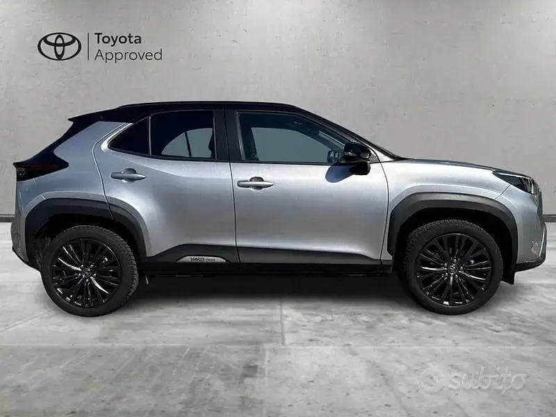 Usata Toyota Yaris Cross 116 CV (85 kW) 2022 Grigio SUV