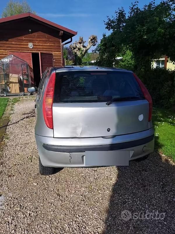 Usata Fiat Punto 80 CV (58 kW) 2002 Grigio Utilitaria