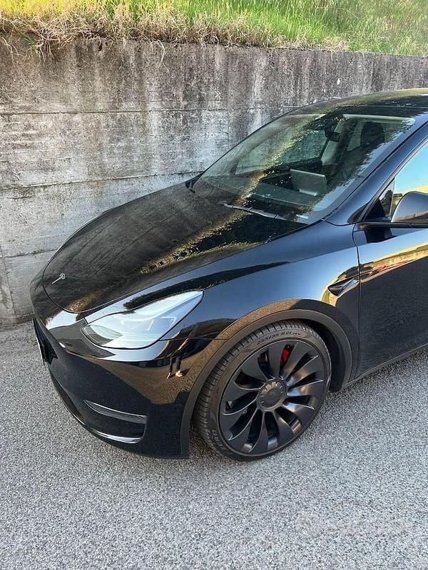Usata Tesla Model Y Performance 392 kW (534 CV) 2023 Nero SUV