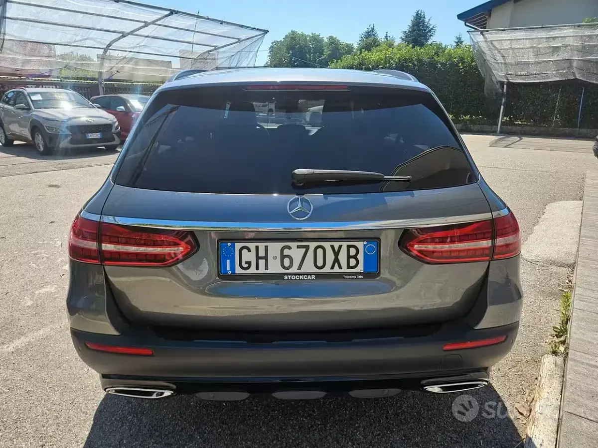 Usata Mercedes E400 Premium 330 CV (242 kW) 2022 Grigio Station wagon