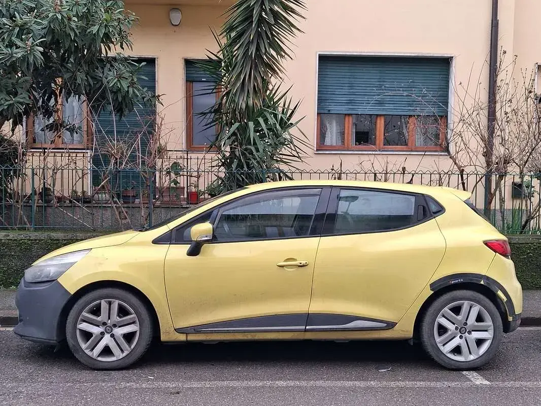 Second-hand Renault Clio IV 90 CP (66 kW) 2014 Galben Berlinǎ