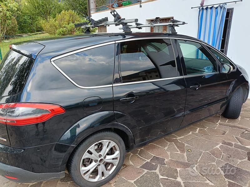 Usata Ford S-MAX Titanium 115 CV (84 kW) 2010 Nero Monovolume