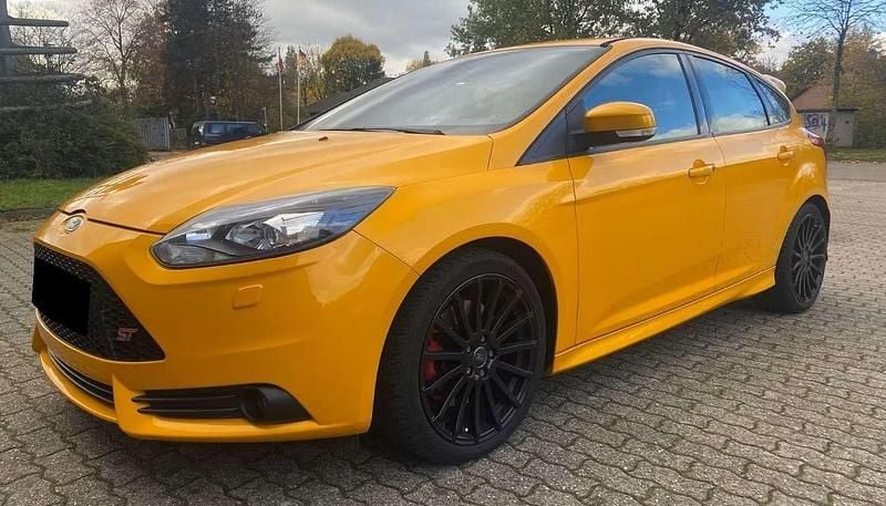Usata Ford Focus ST 250 CV (183 kW) 2015 Giallo Berlina