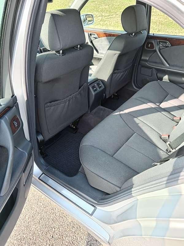 Usata Mercedes E200 Avantgarde 163 CV (119 kW) 2001 Argento Berlina