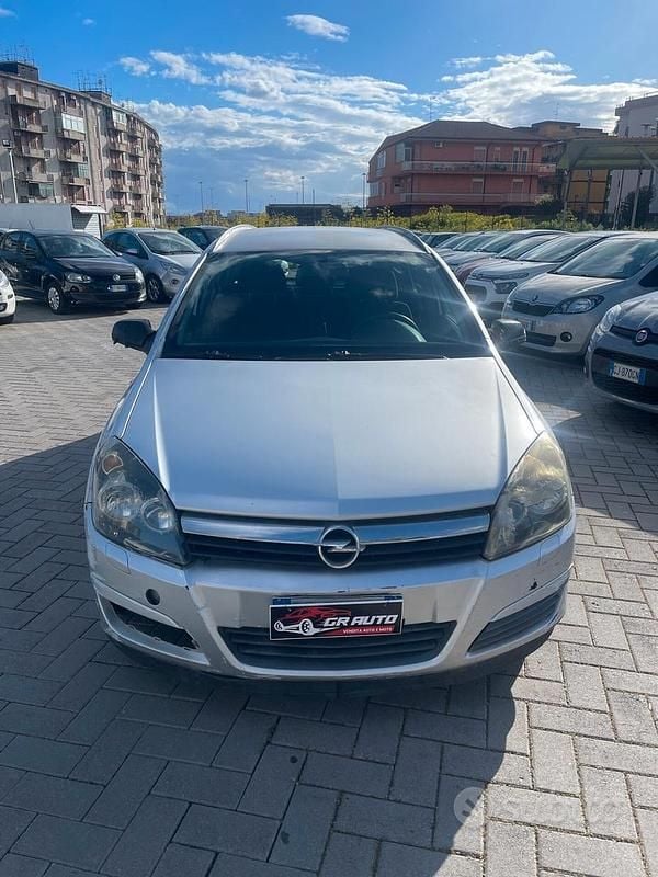 Usata Opel Astra 101 CV (74 kW) 2006 Grigio Station wagon