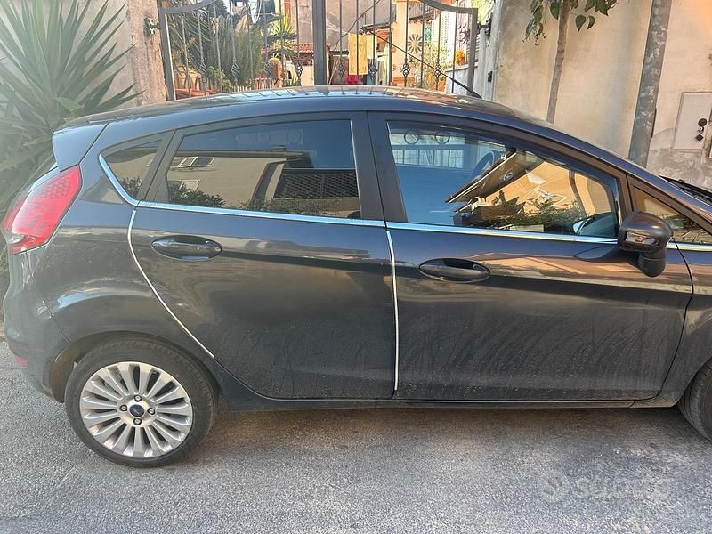 Usata Ford Fiesta 68 CV (50 kW) 2009 Blu Berlina