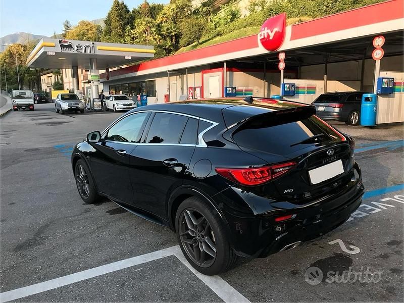 Usata Infiniti Q30 170 CV (125 kW) 2017 Nero SUV