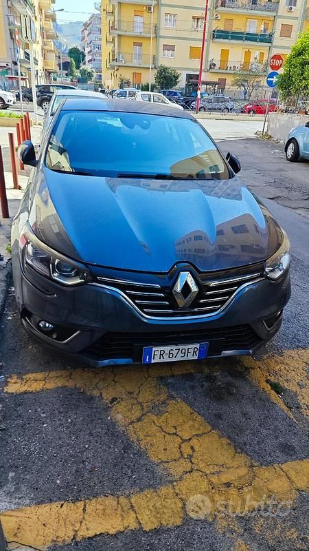 Grigio Usata 2018 Renault Mégane IV Tre volumi | 11.900 € (Buon prezzo) - Immagine 1/4