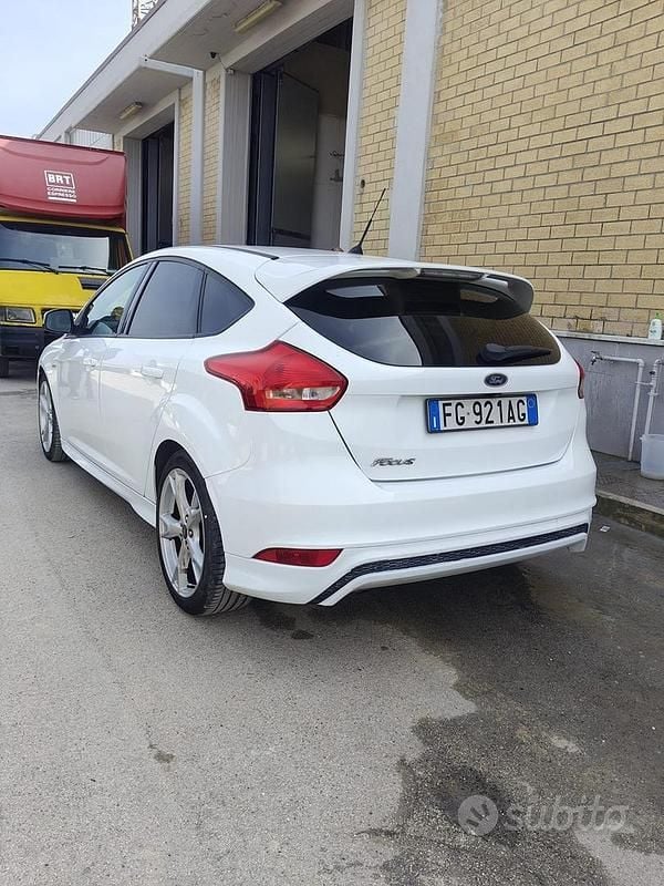 Usata Ford Focus ST-Line 120 CV (88 kW) 2016 Bianco Berlina