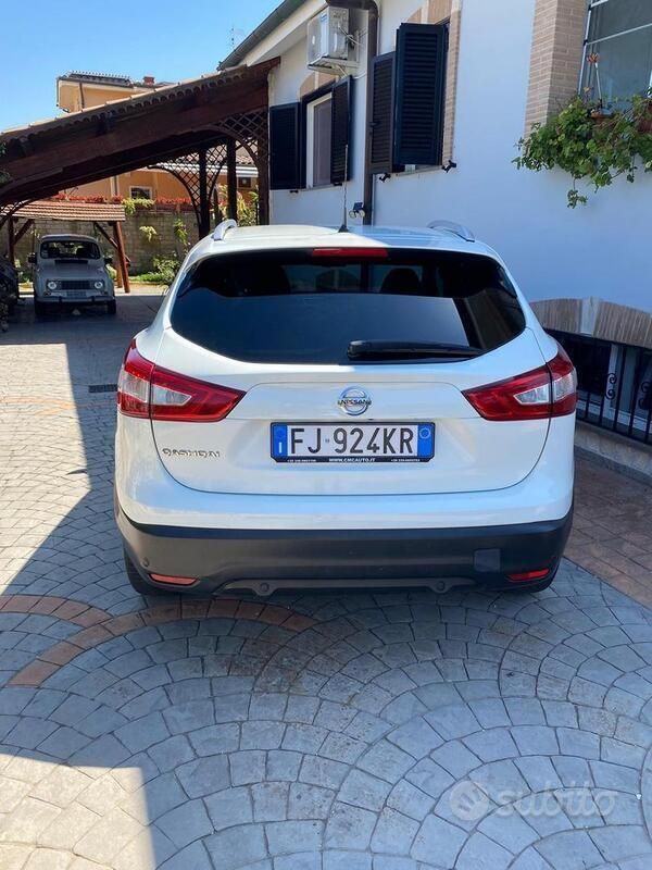 Usata Nissan Qashqai Tekna 131 CV (96 kW) 2016 Bianco SUV