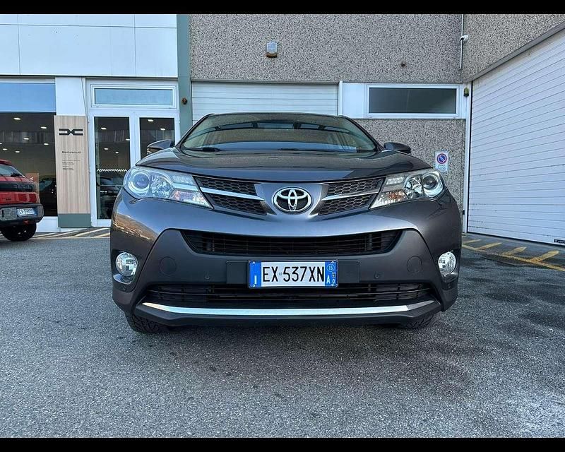 Usata Toyota RAV4 Lounge 124 CV (91 kW) 2015 Grigio SUV