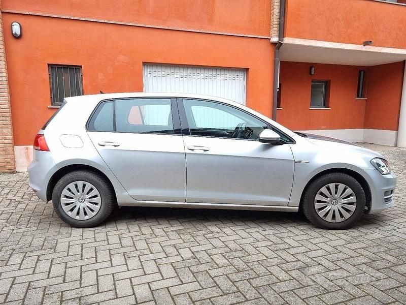 Usata VW Golf VII Trendline 110 CV (80 kW) 2016 Grigio Berlina