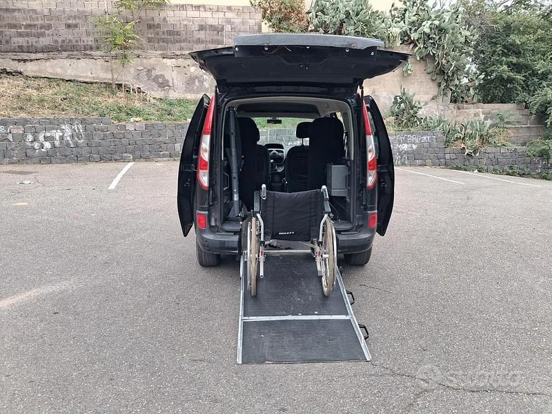 Usata Renault Kangoo 90 CV (66 kW) 2015 Nero Berlina