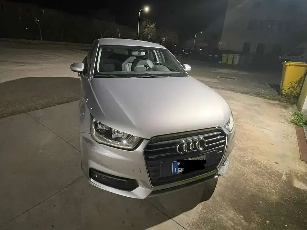 Usata Audi A1 Sportback Ambiente 90 CV (66 kW) 2016 Grigio Utilitaria