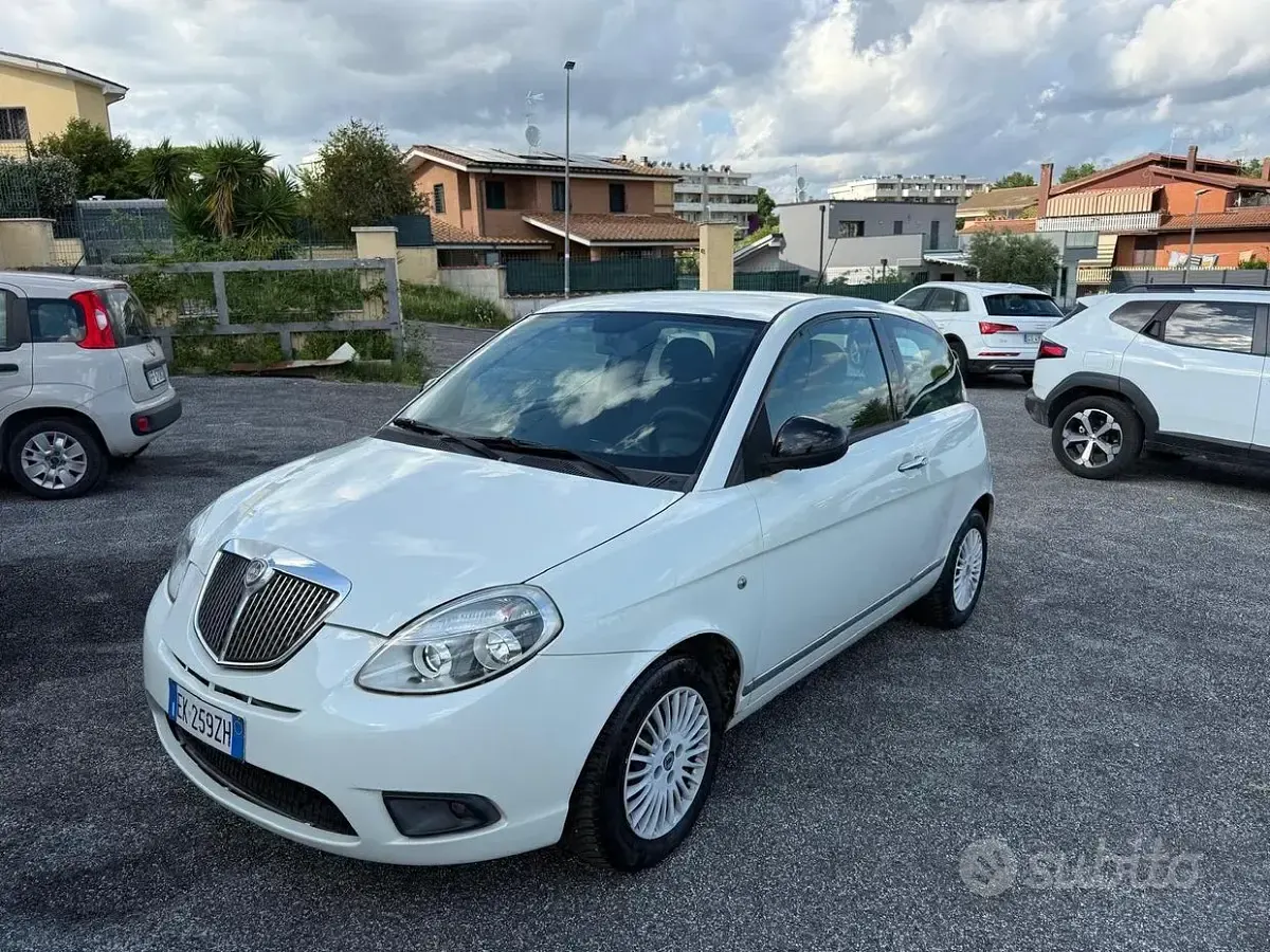 Usata Lancia Ypsilon Platinum 69 CV (50 kW) 2012 Bianco Utilitaria