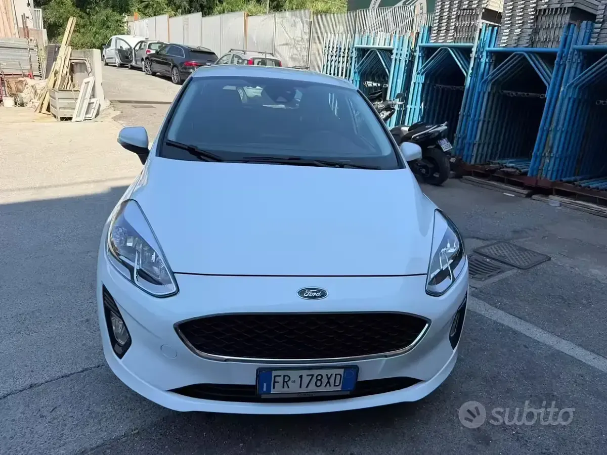 Usata Ford Fiesta 70 CV (51 kW) 2018 Bianco Utilitaria