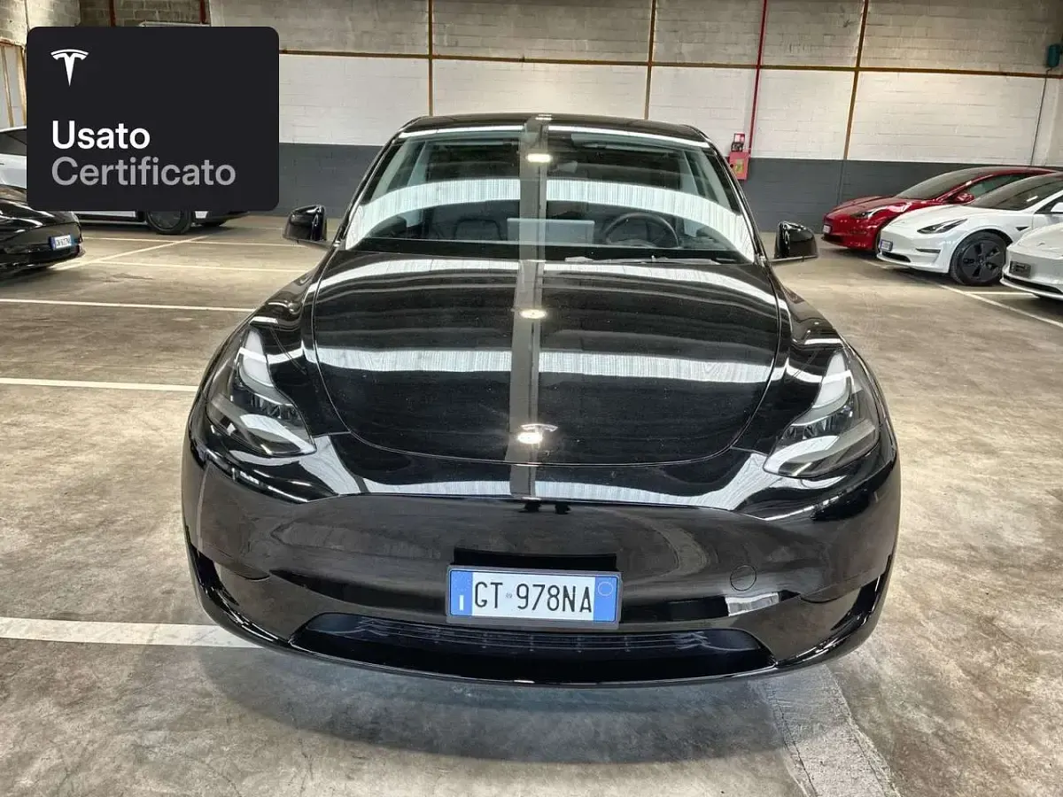 Usata Tesla Model Y RWD 203 kW (277 CV) 2024 Solid black SUV