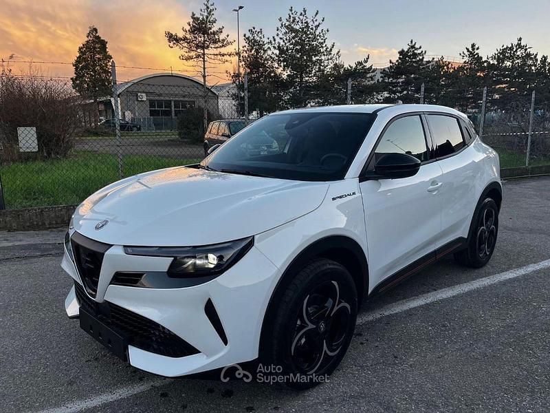Nuova Alfa Romeo Junior 145 CV (106 kW) 2025 Bianco SUV