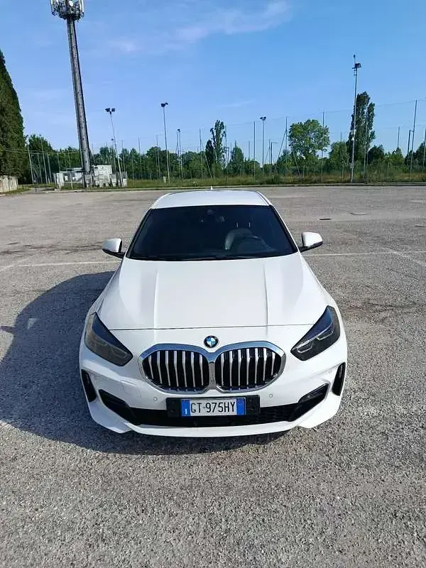 Usata BMW 118 M Sport 136 CV (100 kW) 2021 Bianco Utilitaria