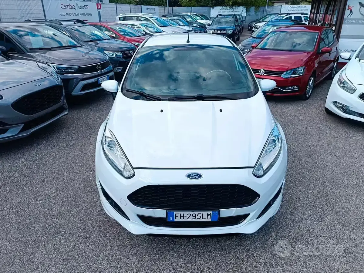 Usata Ford Fiesta ST-Line 100 CV (73 kW) 2017 Bianco Utilitaria