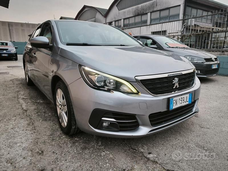 Usata Peugeot 308 131 CV (96 kW) 2018 Blu Station wagon
