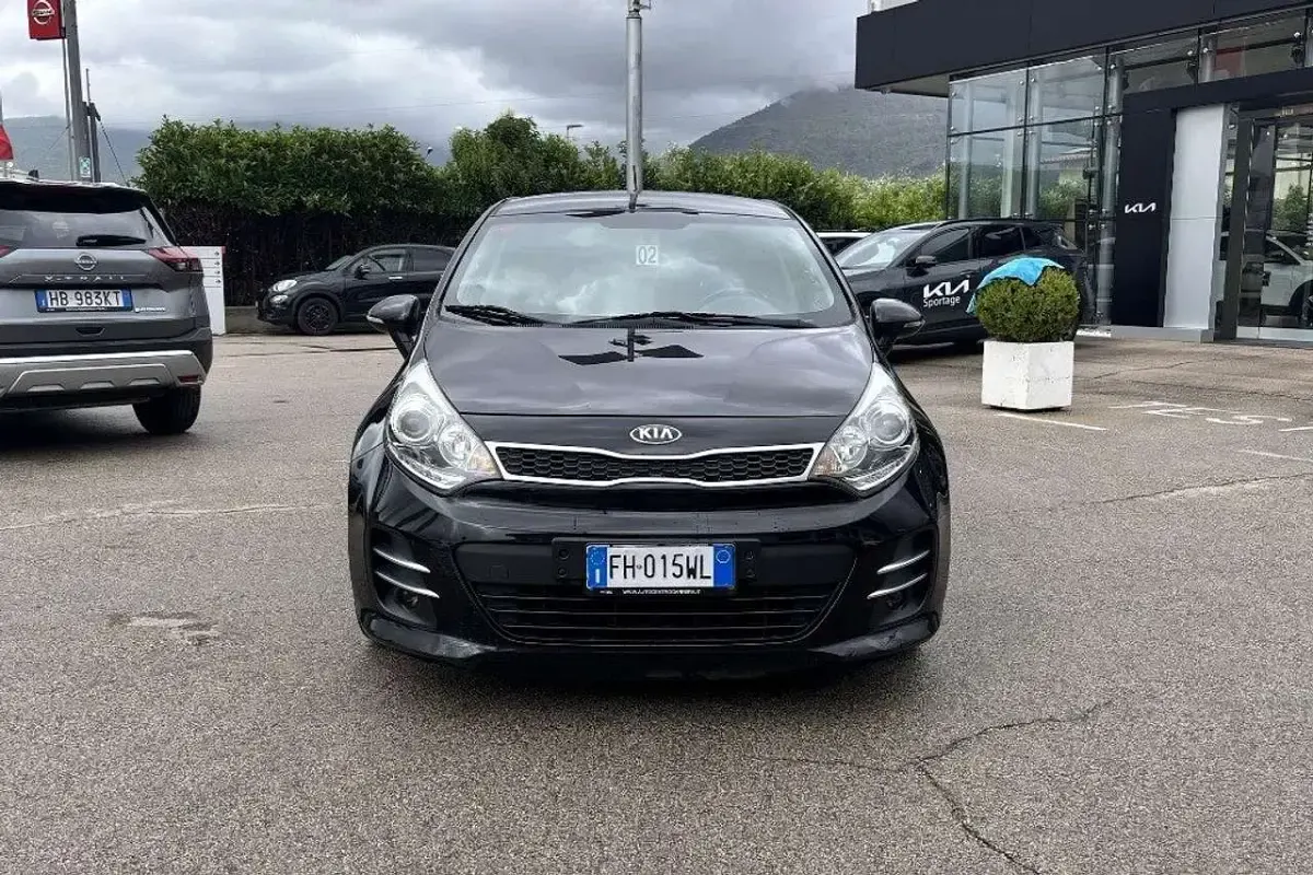 Usata Kia Rio 90 CV (66 kW) 2017 Nero Berlina