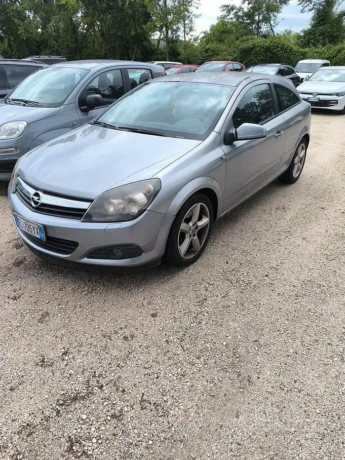 Usata Opel Astra GTC 120 CV (88 kW) 2006 Berlina