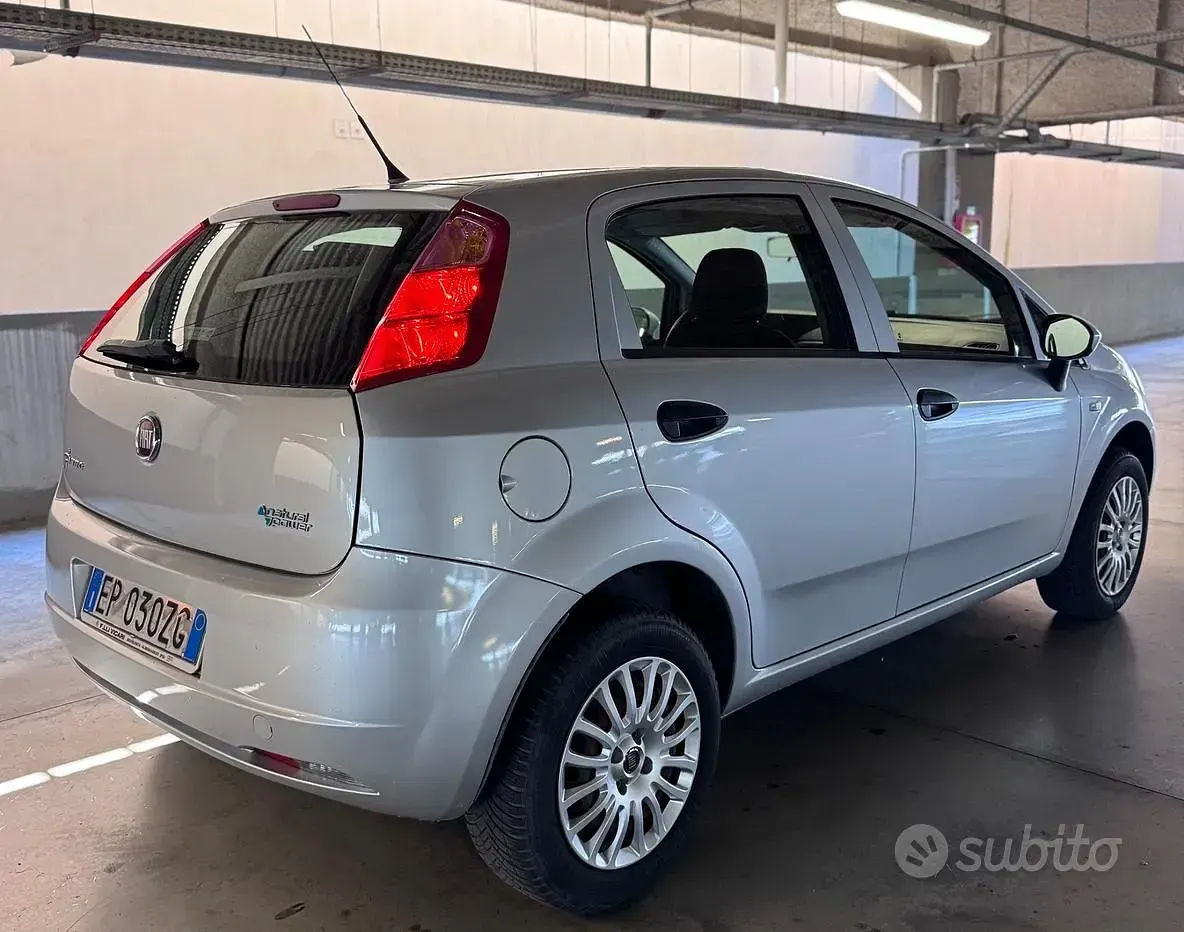 Usata Fiat Grande Punto 77 CV (56 kW) 2013 Grigio Utilitaria