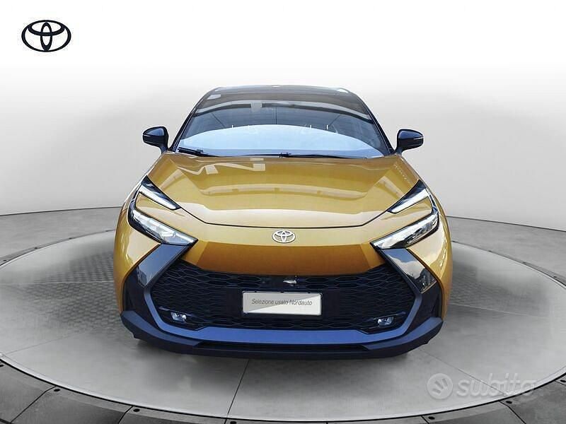 Usata Toyota C-HR Lounge 223 CV (164 kW) 2024 Oro SUV