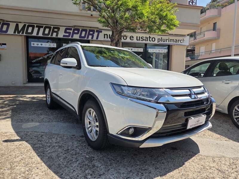 Usata Mitsubishi Outlander Intense 150 CV (110 kW) 2016 Bianco SUV
