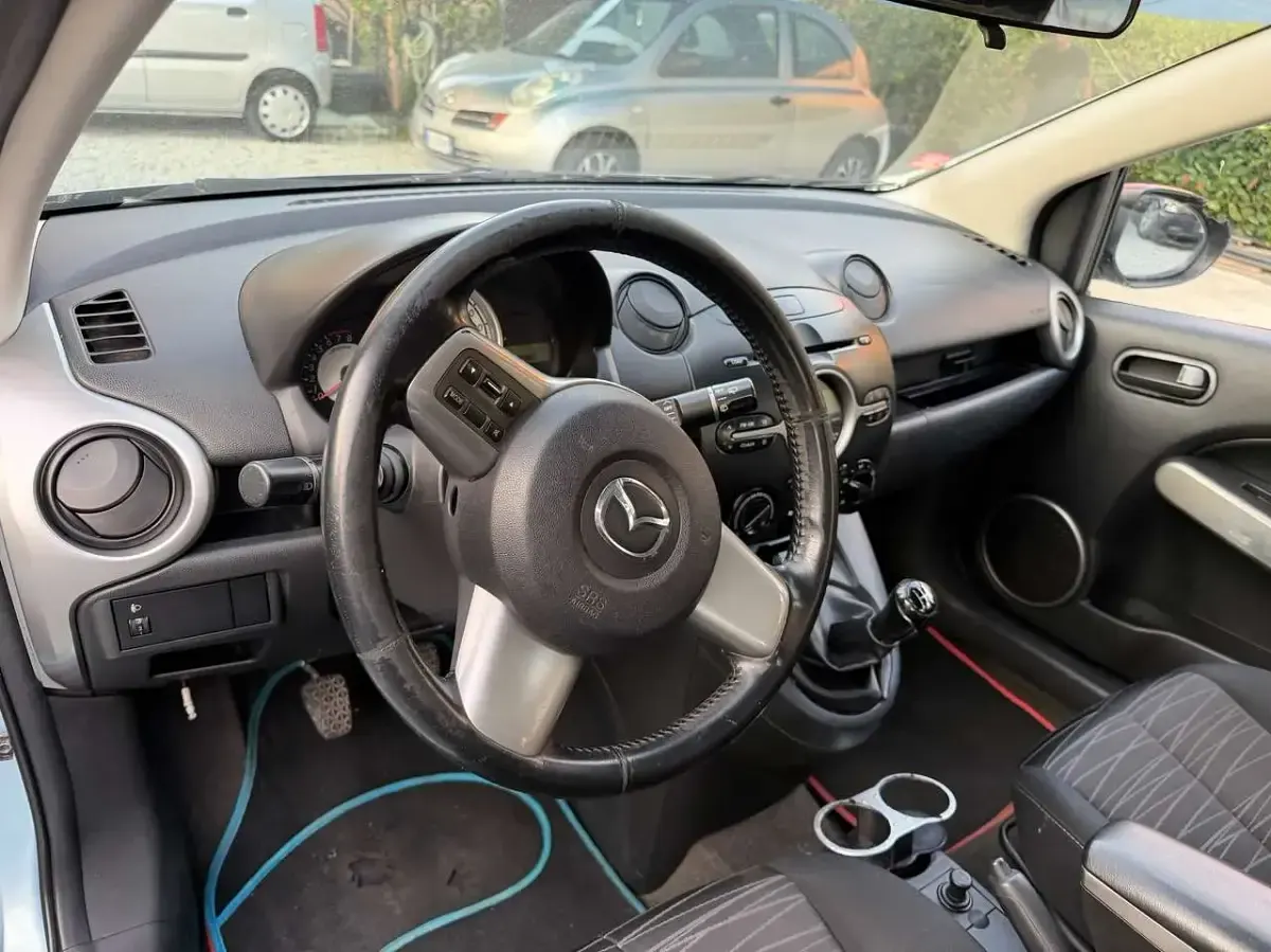 Usata Mazda 2 75 CV (55 kW) 2007 Blu Utilitaria