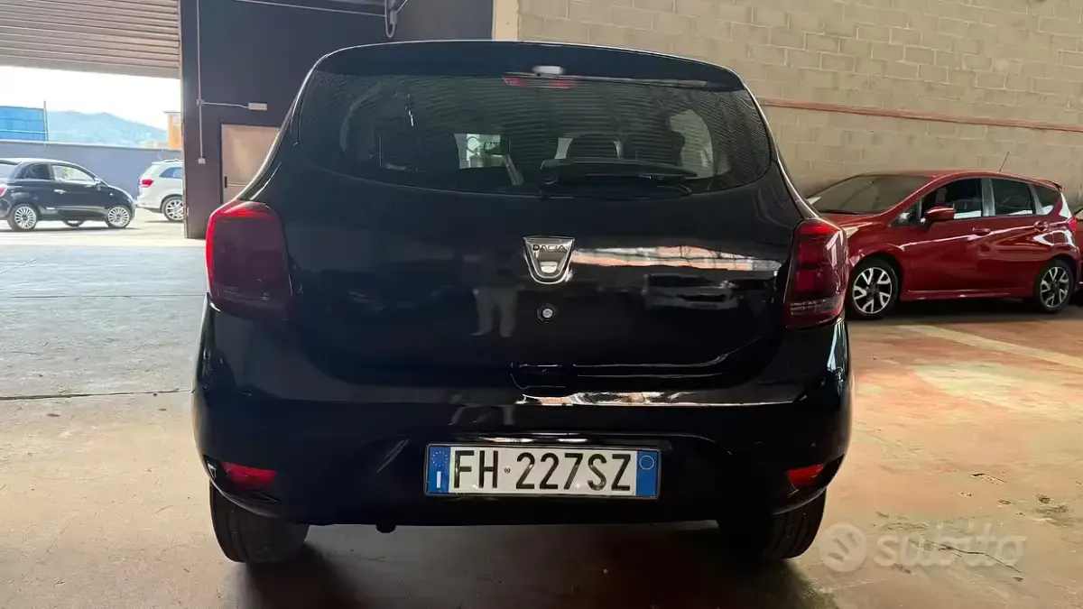 Usata Dacia Sandero Ambiance 90 CV (66 kW) 2017 Rosso Berlina