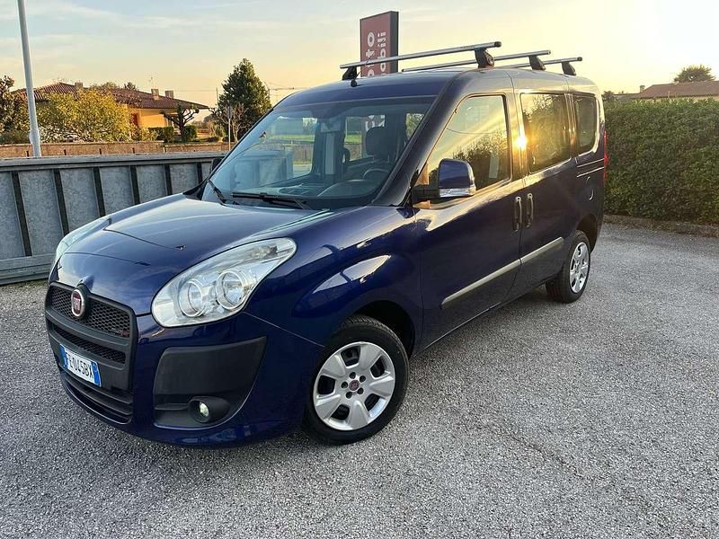 Blu/azzurro Usata 2013 Fiat Doblò Emotion Monovolume | 7200 € (Buon prezzo) - Immagine 1/4