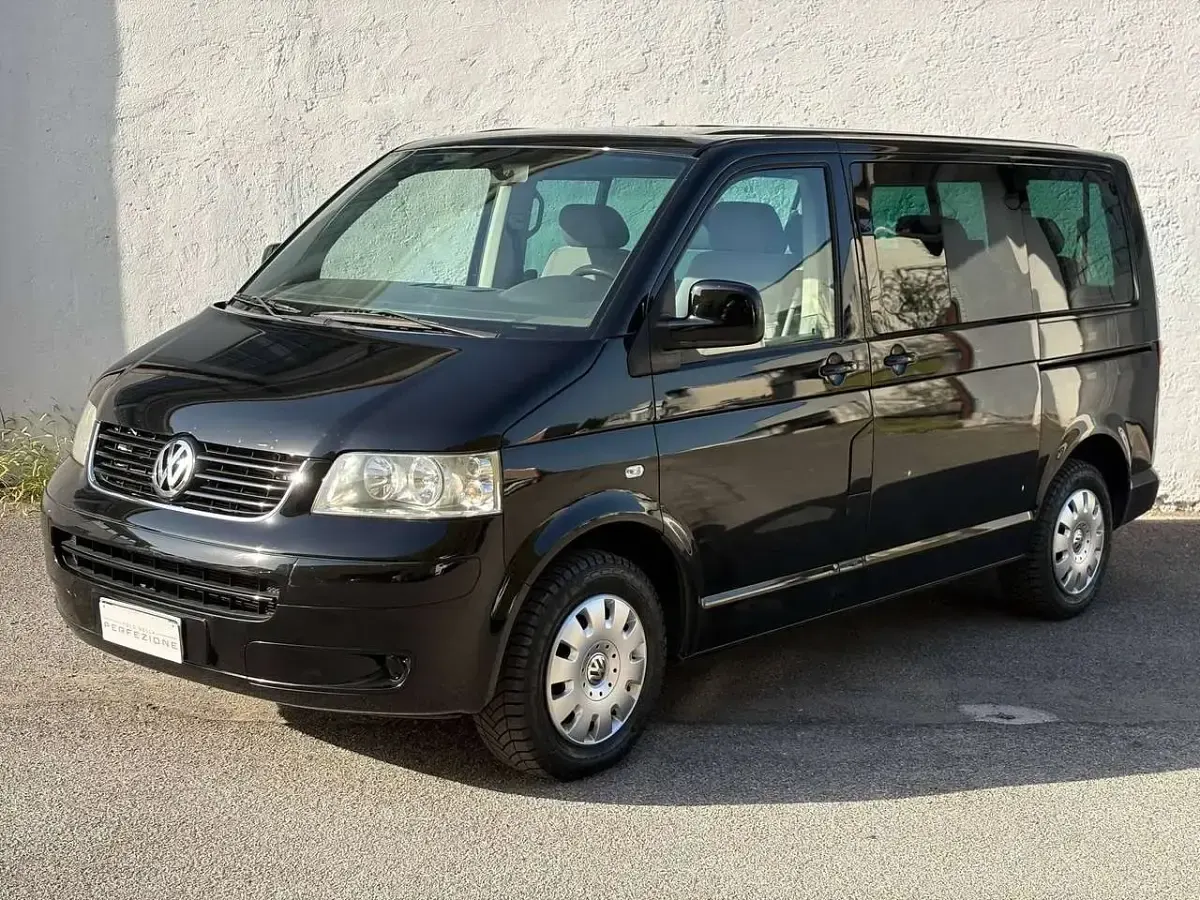 Usata VW Caravelle 102 CV (75 kW) 2007 Nero Furgone