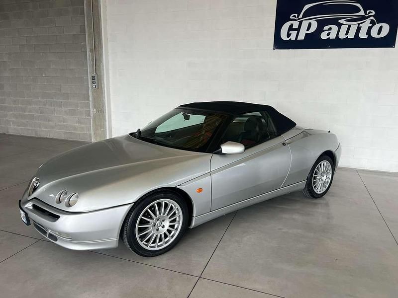 Usata Alfa Romeo Spider 144 CV (105 kW) 2000 Argento Cabrio