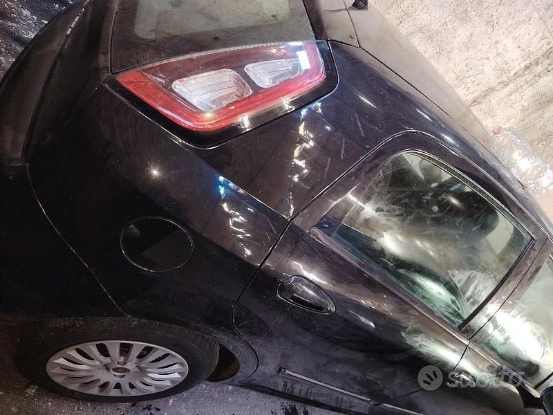 Usata Fiat Punto Evo 65 CV (47 kW) 2011 Nero Utilitaria