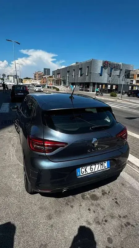 Usata Renault Clio V Zen 101 CV (74 kW) 2022 Grigio Berlina