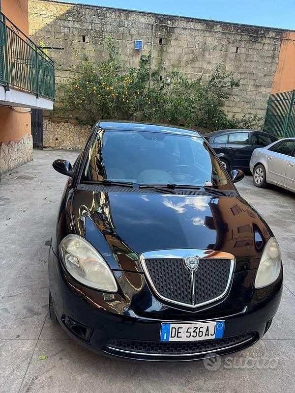 Usata Lancia Ypsilon 75 CV (55 kW) 2007 Nero Utilitaria