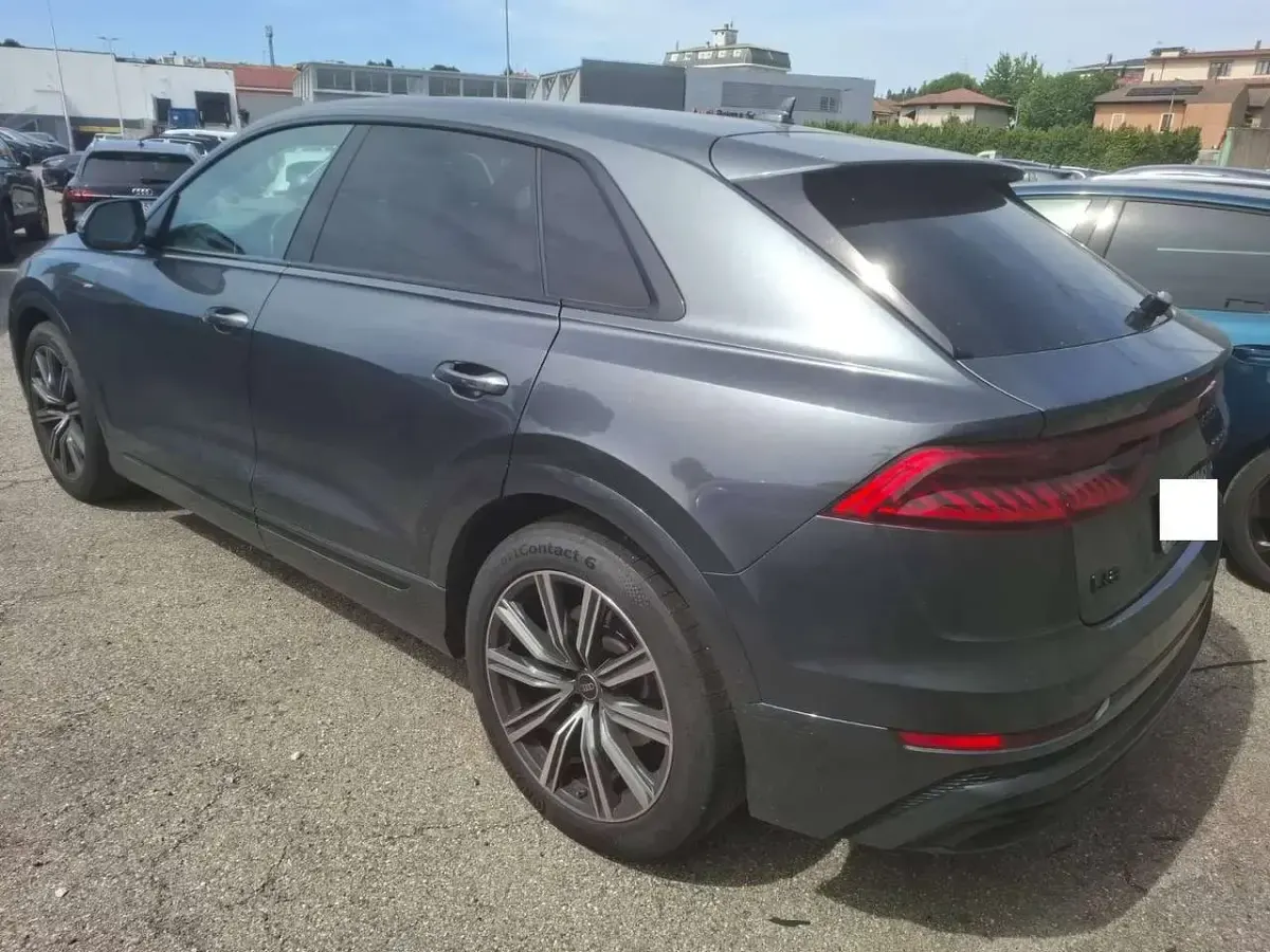 Usata Audi Q8 S-Line 231 CV (169 kW) 2023 Daytona grey pearl SUV