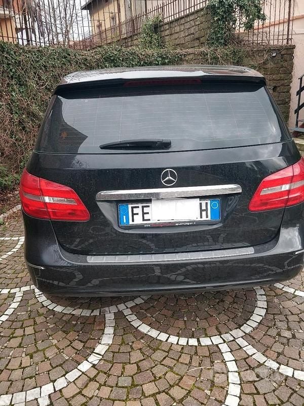 Usata Mercedes B180 109 CV (80 kW) 2016 Nero Utilitaria