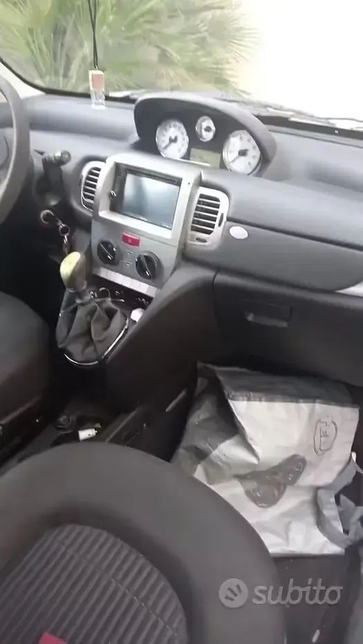 Usado Lancia Ypsilon 69 HP (50 kW) 2011 Branco Citadino