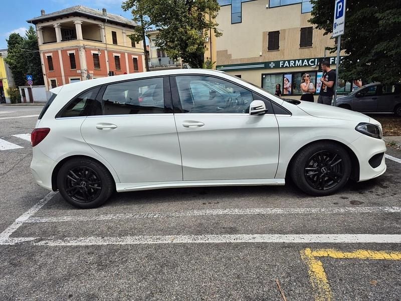 Usata Mercedes B200 AMG 135 CV (99 kW) 2017 Bianco Monovolume