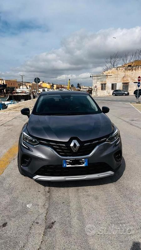 Usata Renault Captur 100 CV (73 kW) 2023 Grigio SUV