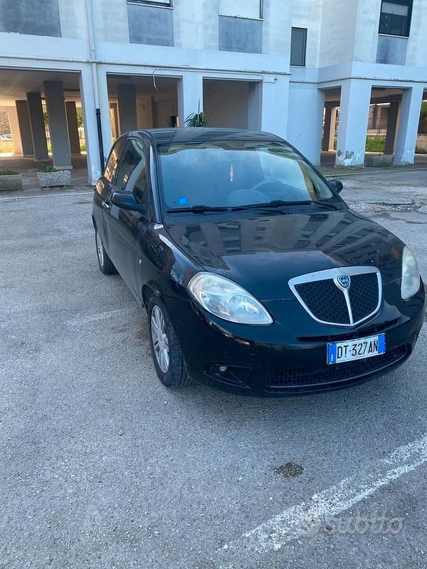 Usata Lancia Ypsilon 90 CV (66 kW) 2008 Nero Utilitaria
