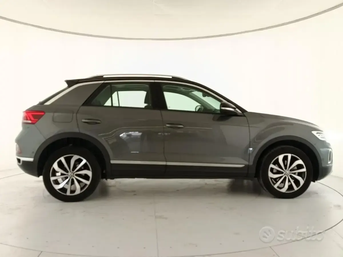 Usata VW T-Roc Style 110 CV (80 kW) 2023 Grigio SUV