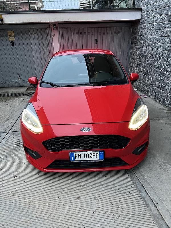 Usata Ford Fiesta 120 CV (88 kW) 2017 Rosso Utilitaria