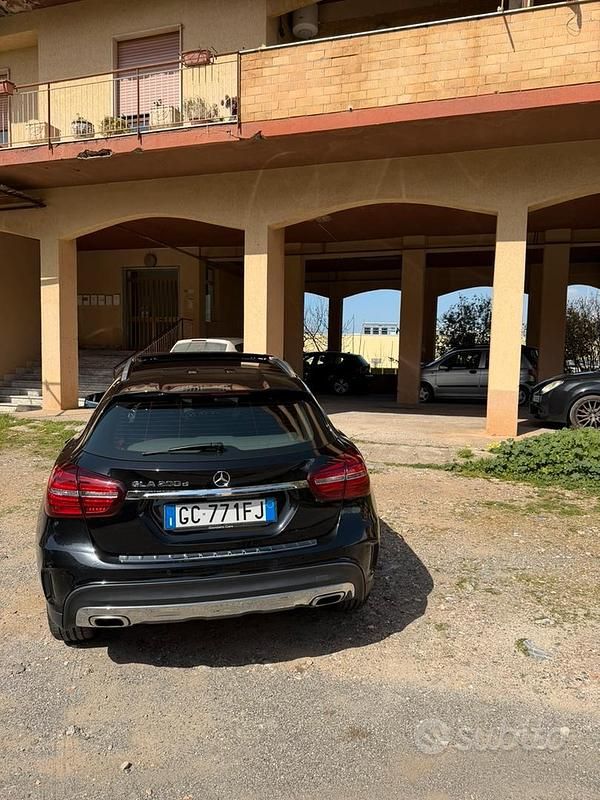 Usata Mercedes GLA200 136 CV (100 kW) 2017 Nero SUV